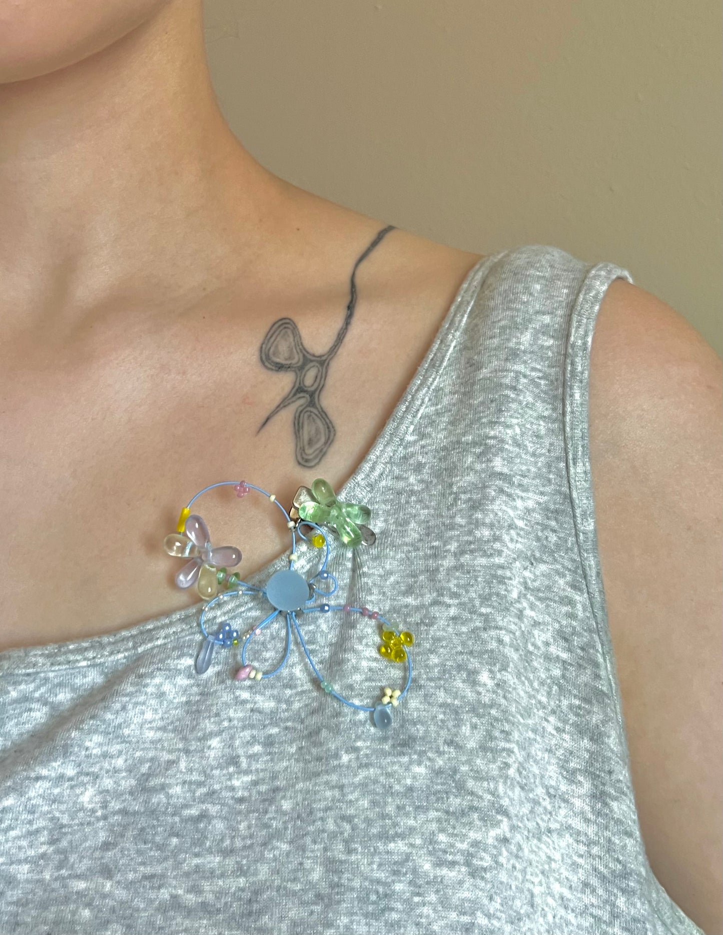 amoeba playWing hair clip