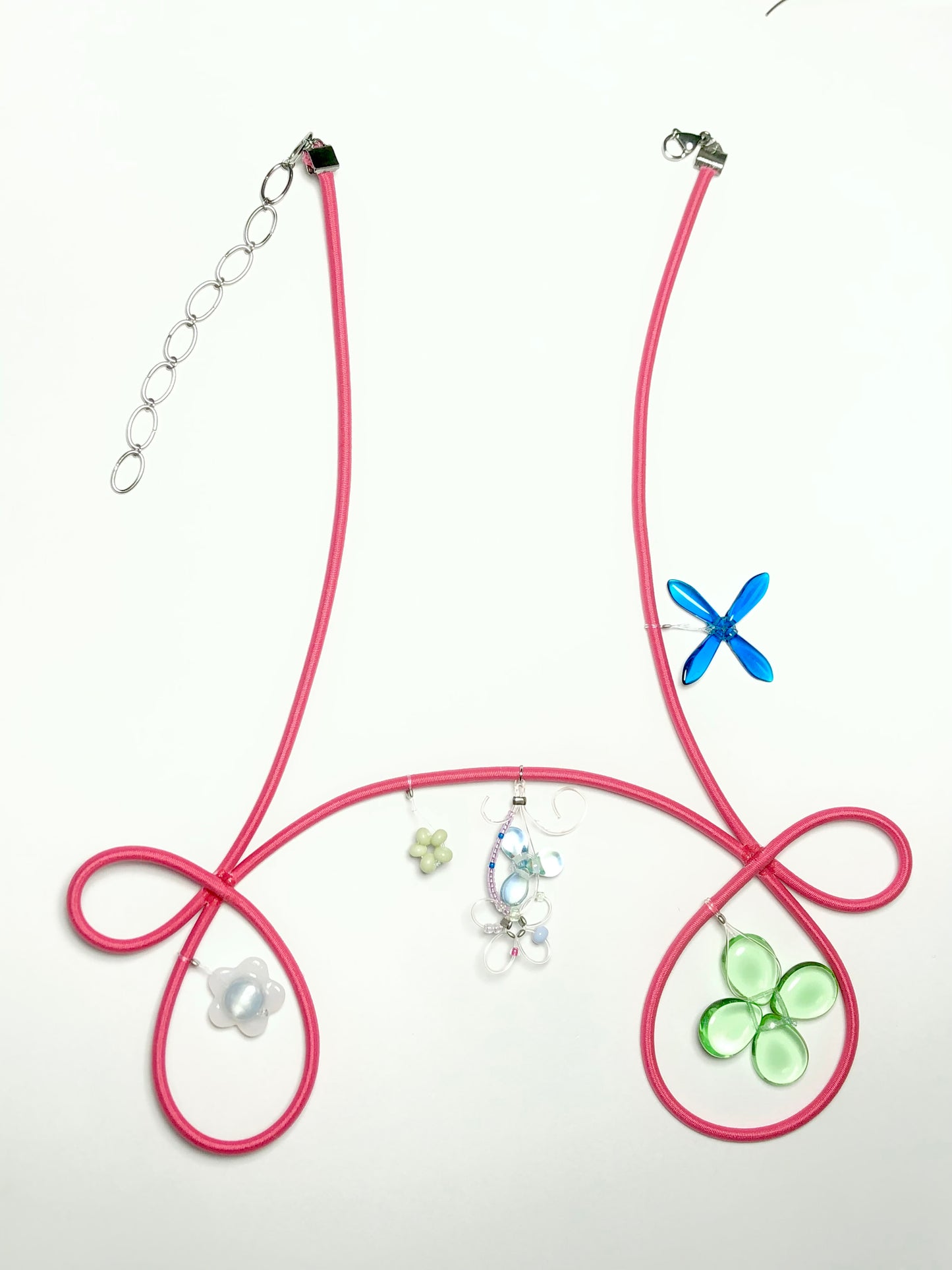 Loop petal necklace