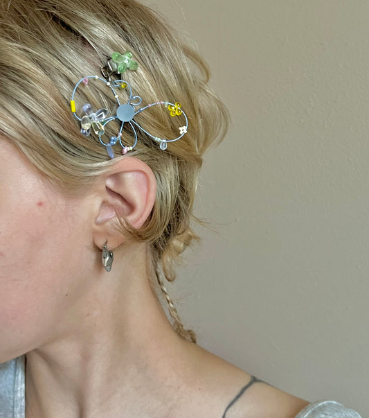 amoeba playWing hair clip