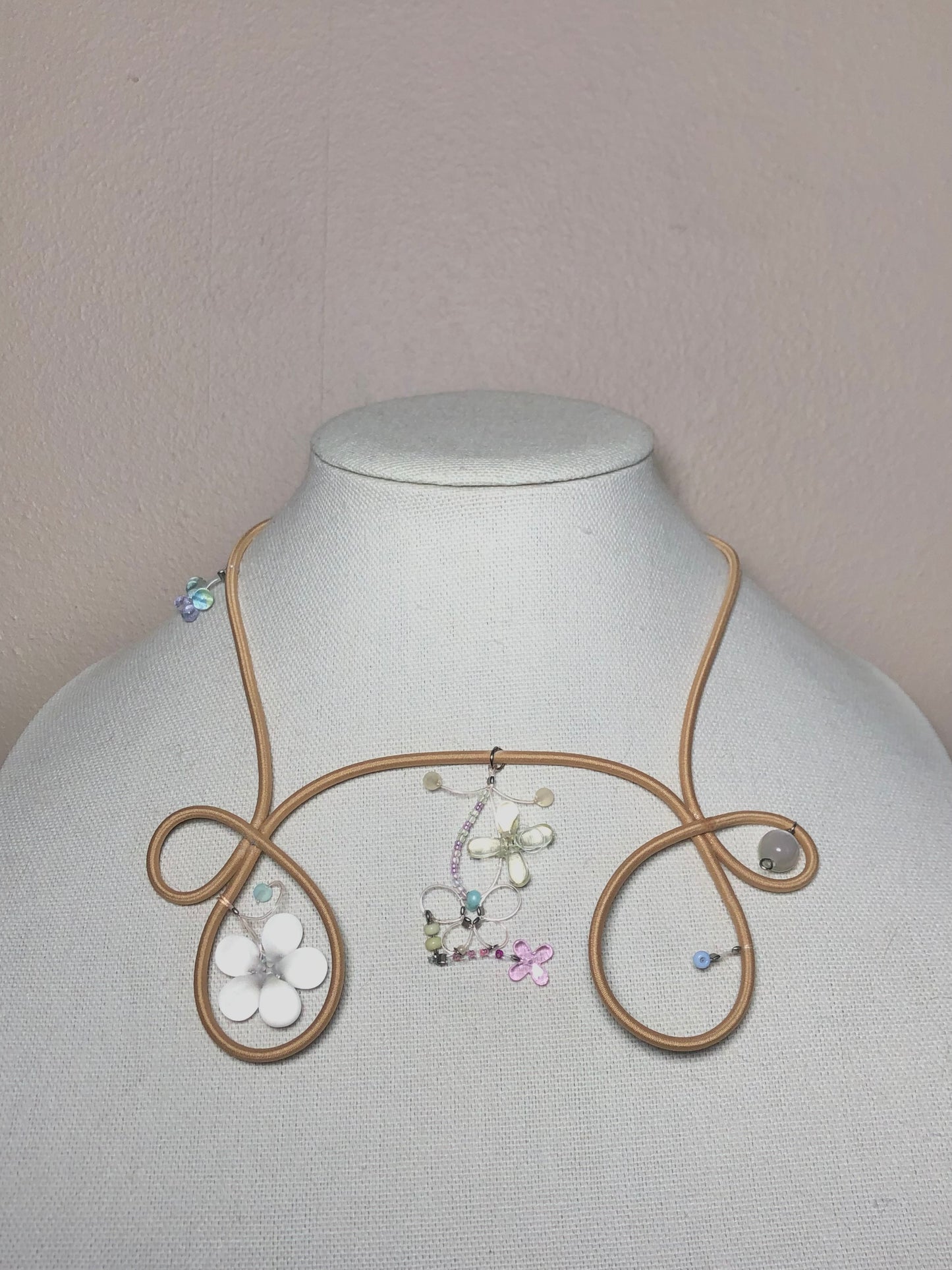 loop invsi necklace