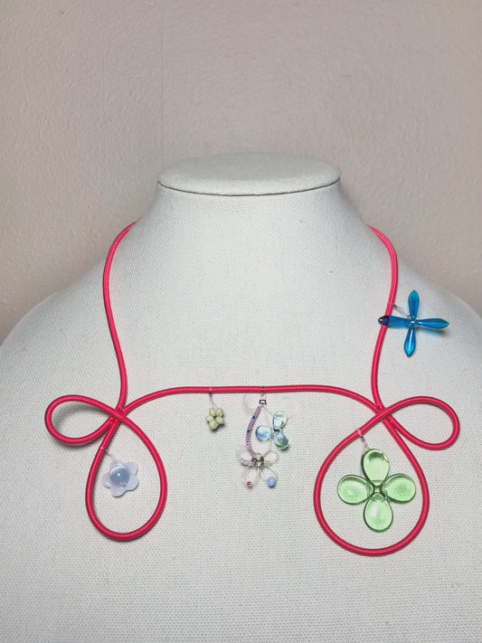 Loop petal necklace